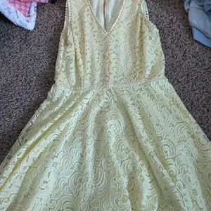 Cute little yellow dress I got it from Francesca‘s